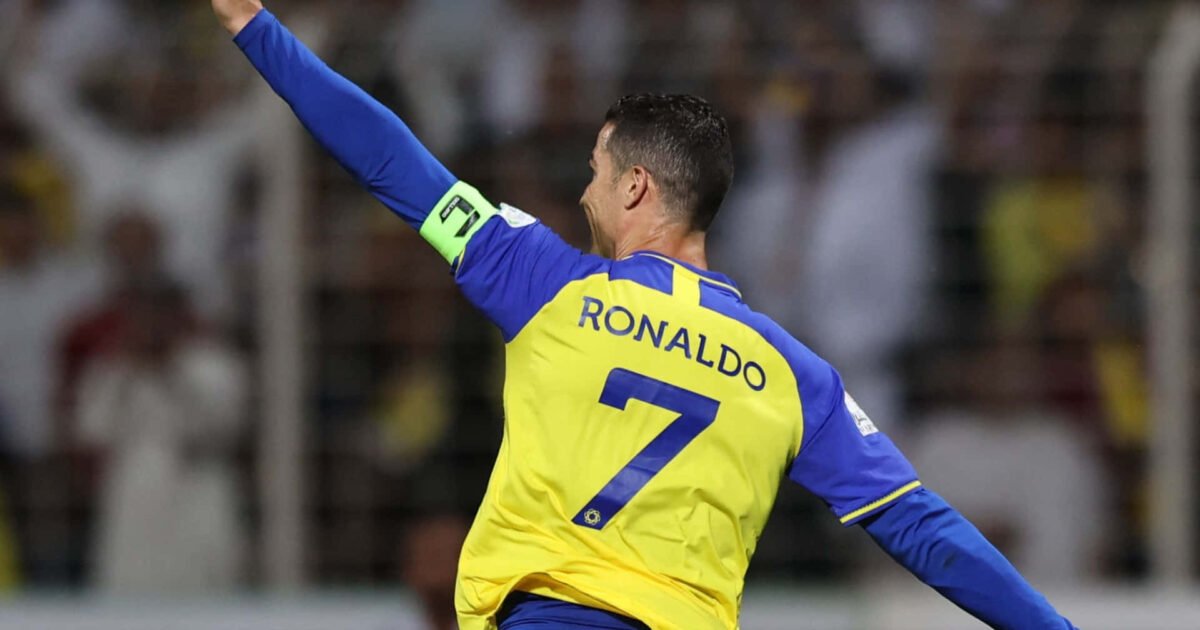 النصر يقلب تأخره 0-2 إلى فوز 3-2 رغم طرد بينتو منذ الدقيقة 10