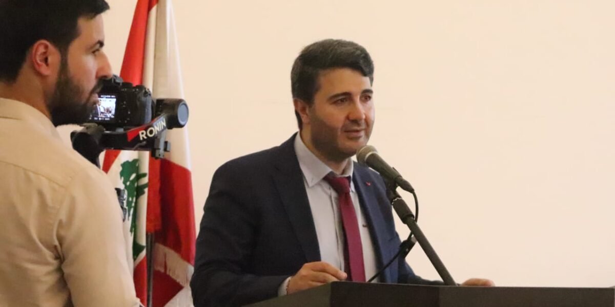 أنطوان يزبك “لن ينقطع الوتر” لأحمد دهيني رواية خارقة تجمع بين الفلسفة والحب والمافيا