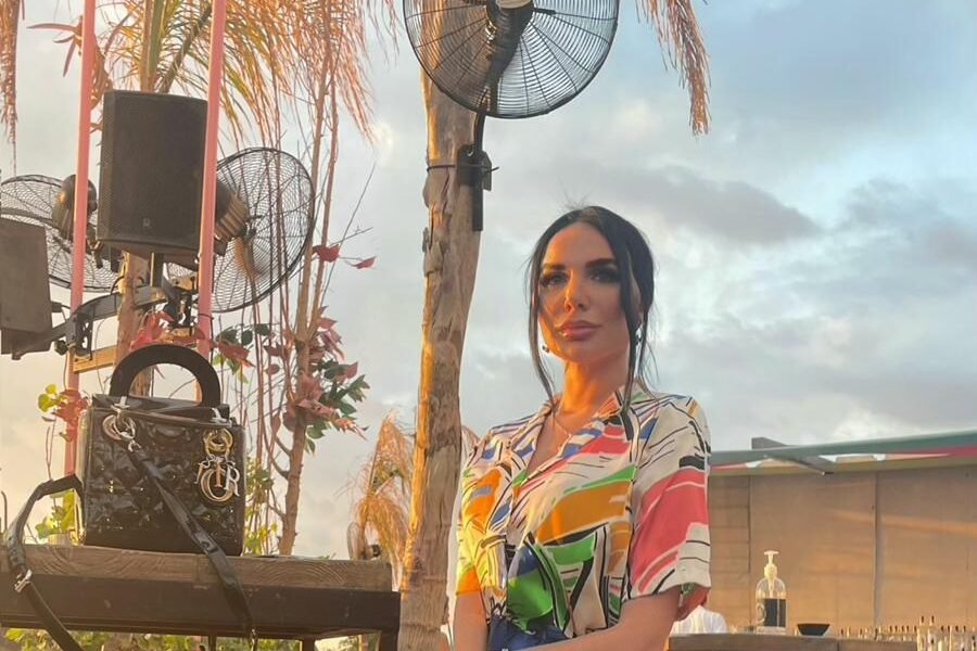 العارضة “ميرا / Mira” تستجم في ربوع لبنان!