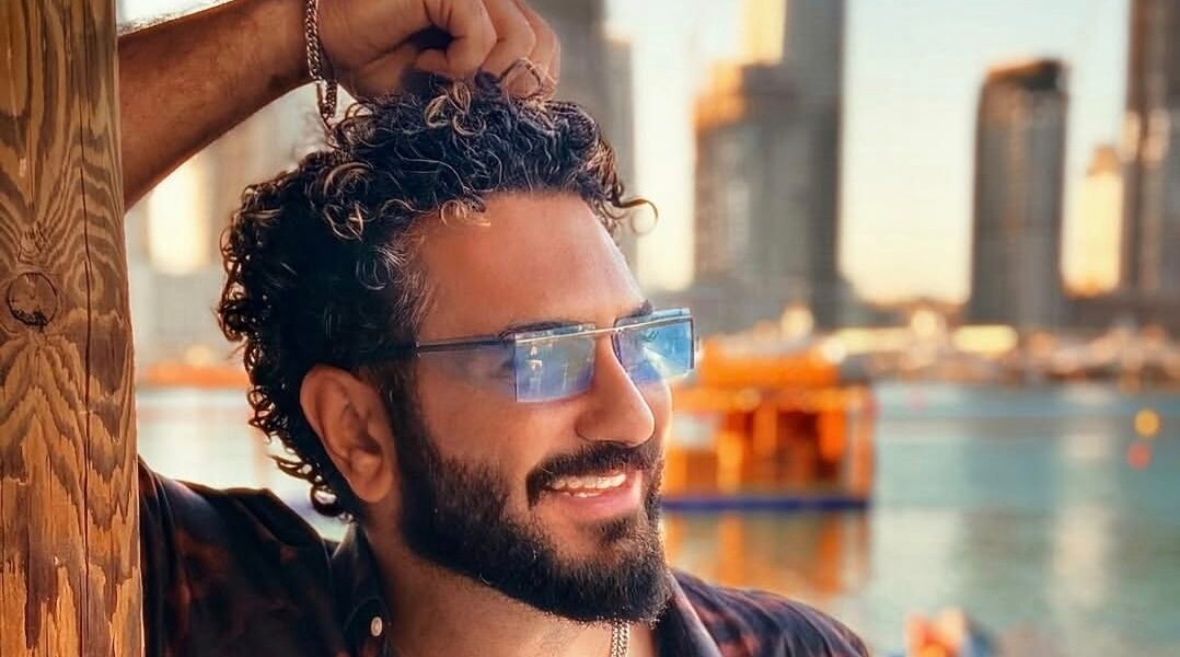 المخرج مينو نبيل يواصل ترسيخ اسمه في دبي كأحد أبرز صناع الأفلام والإعلانات في العالم العربي