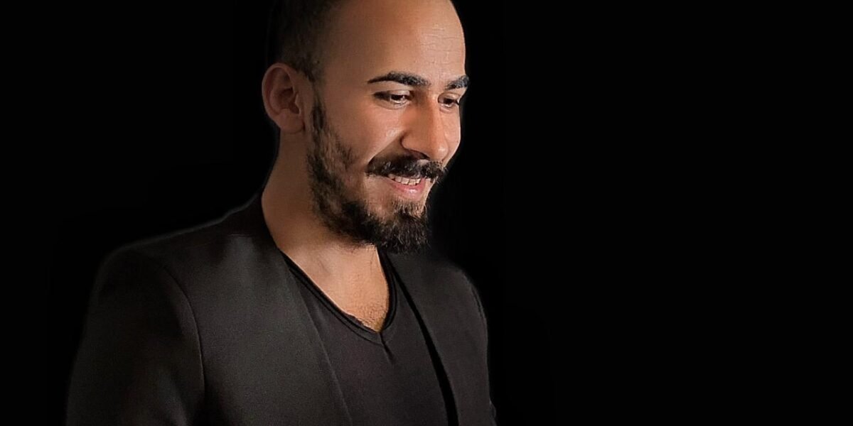 المزيّن هاني مقهور خبرة واسعة في عالم التزيين النسائي