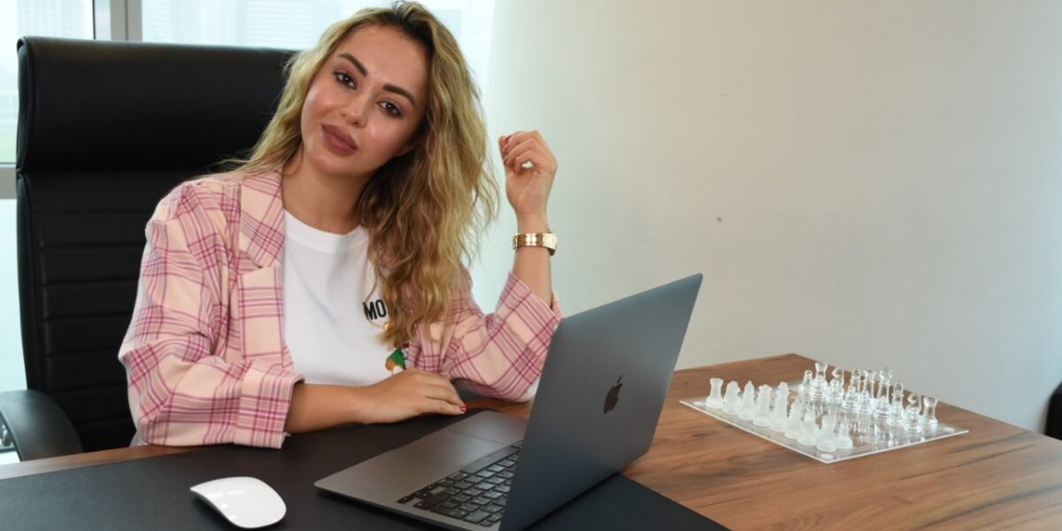 حساب سيدة الأعمال أية حداد ضمن قائمة الحسابات الأكثر متابعة
