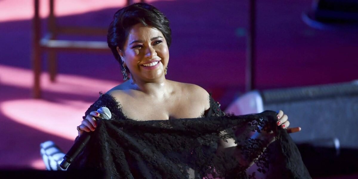 شيرين عبد الوهاب تتحدث عن لقب “صوت مصر”… وهذا ما قالته عن الفنانات وزواج ابنتيها