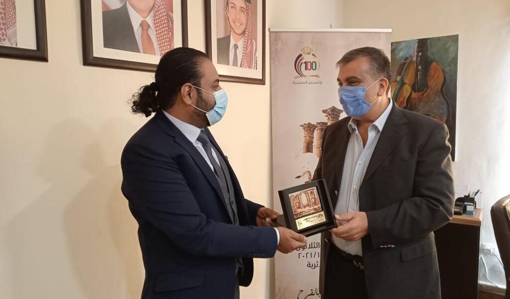 مازن قعوار يكرّم الشاعر اليمني جبر بعداني