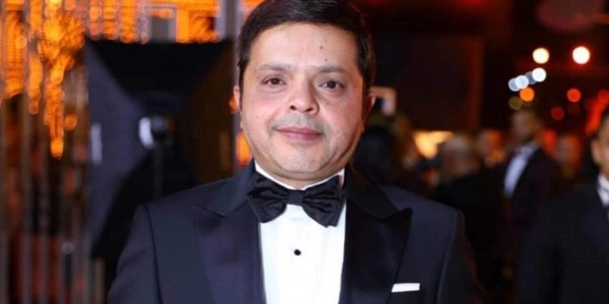 محمد هنيدي يكشف حقيقة خلافه مع عادل إمام…