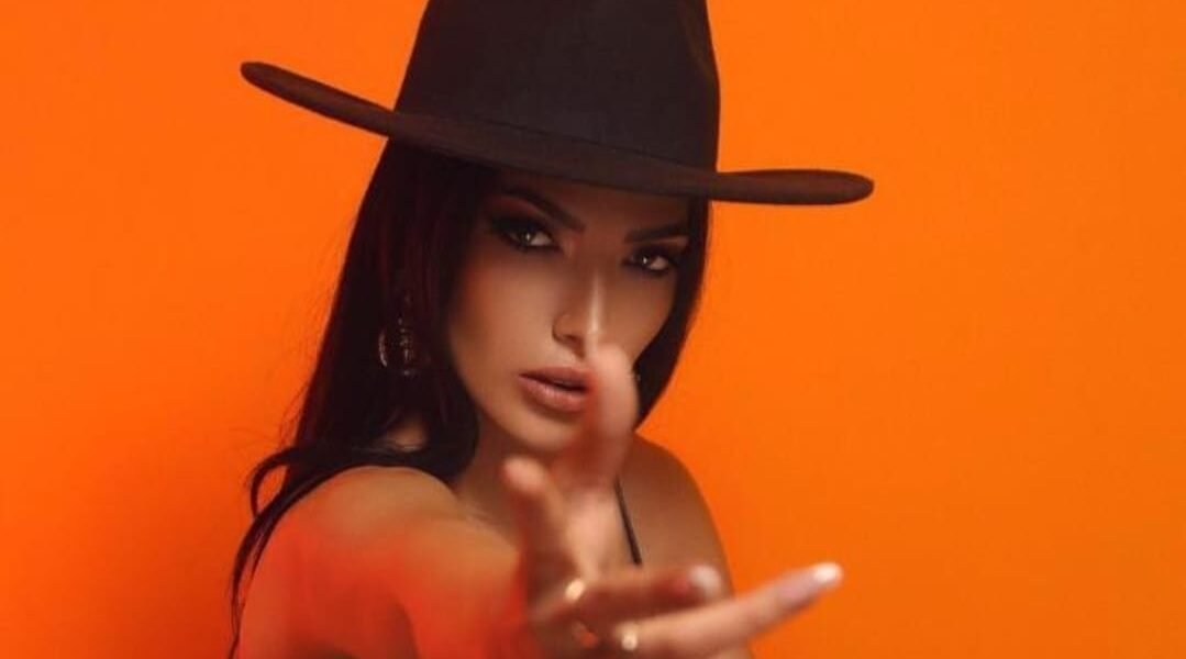 ملكة جمال آسيا السورية سنا عطيّة تتألق في إكسبو دبي وتجذب الحضور