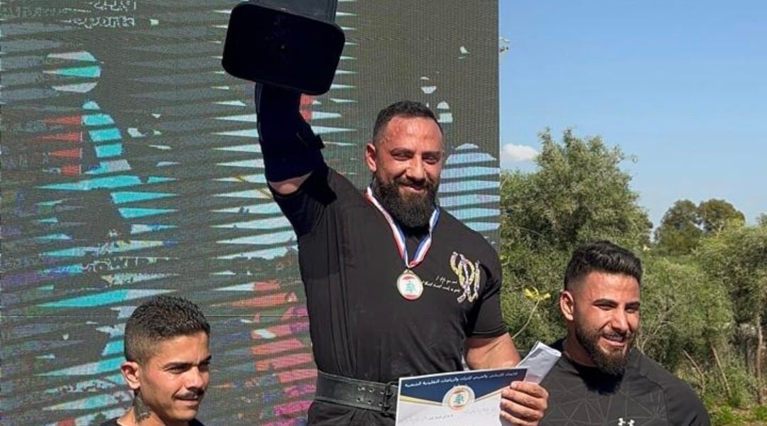 من قلب العاصمة بيروت.. رقم قياسي عالمي جديد للبطل علي صفي الدين في رفع الجرن