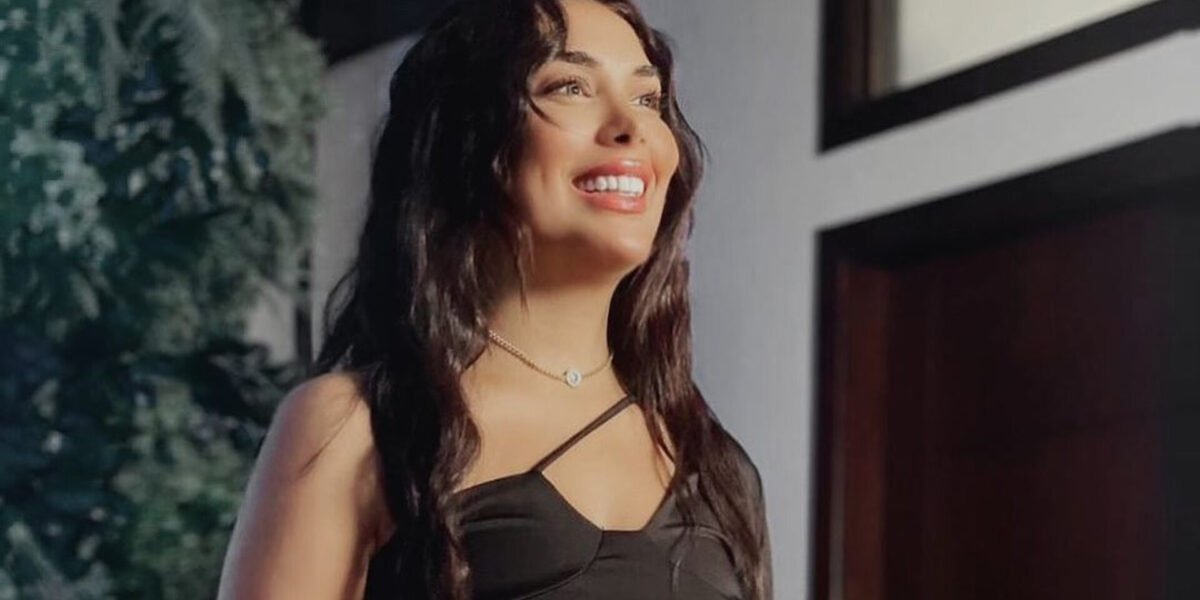 من هي مصممة الجرافيك ساندرا عيد؟