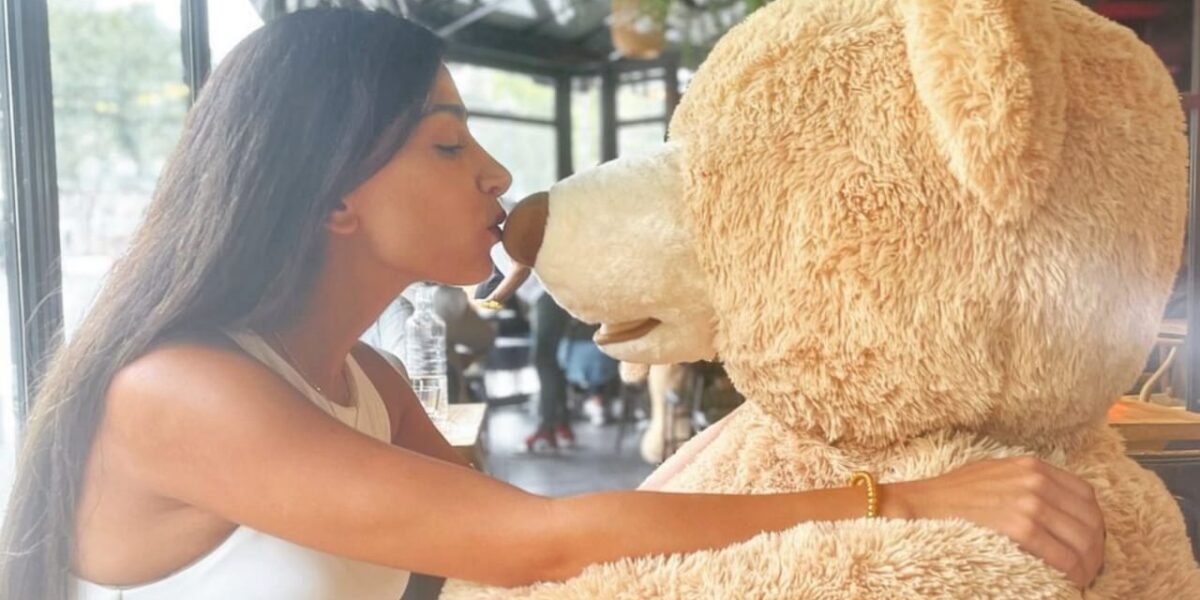 Elsa Boulos Grabs the Attention of her Followers with Cute Scenes