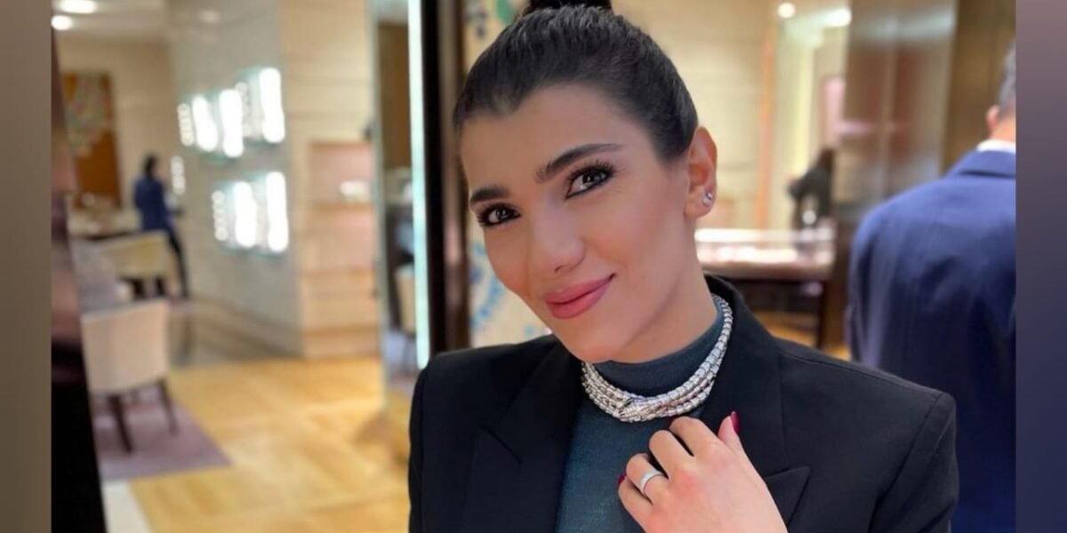 أنوار ابو حمدان تتألق في احدث إطلالاتها