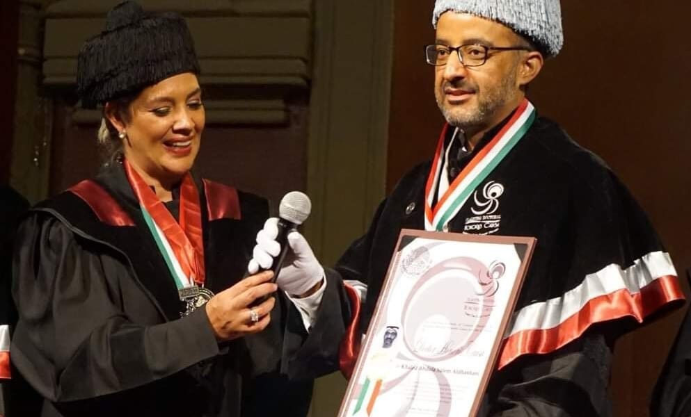 خالد الظنحاني يتسلم الدكتوراه الفخرية ووسام التنمية الثقافية من اتحاد الجامعات المكسيكية - صورة مميزة خالد الظنحاني يتسلم الدكتوراه الفخرية ووسام التنمية الثقافية من اتحاد الجامعات المكسيكية