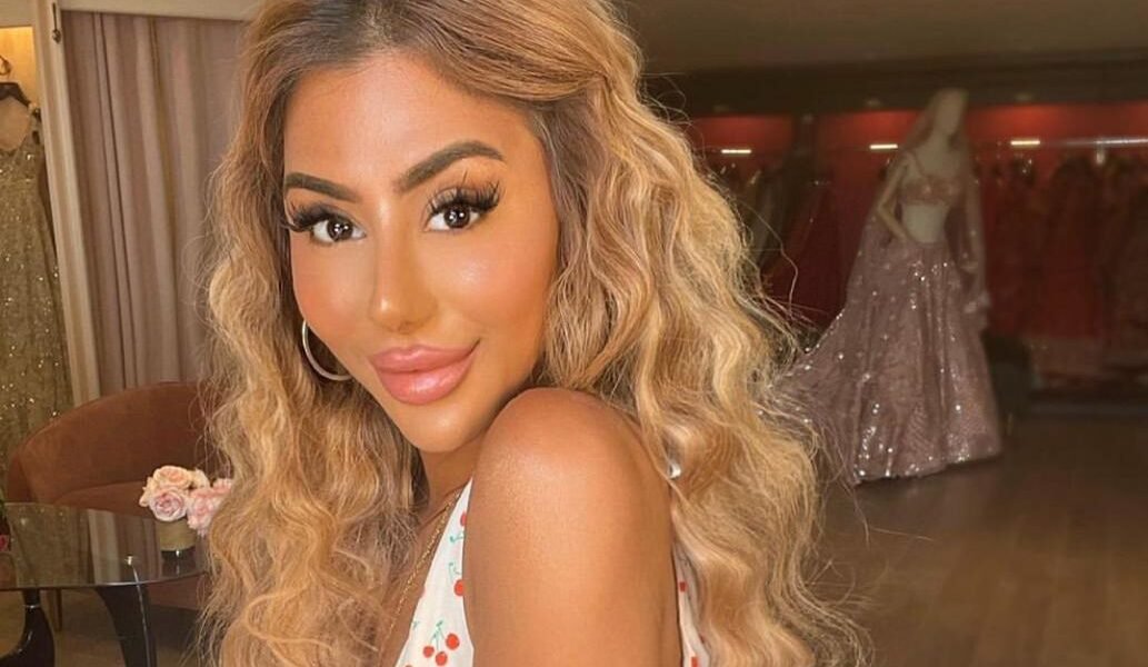 خبيرة المكياج العالمية “جينا بادين/ Gina Badhen” تشرح عن أهمية تنظيف أدوات المكياج