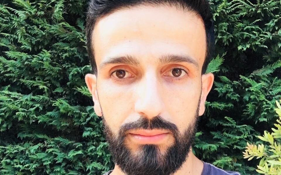 كتب الشاعر الغنائي ألكسي قسطنطين أغنية جديدة للفنان هيال شريف بعنوان “قلبي رح شيلو”